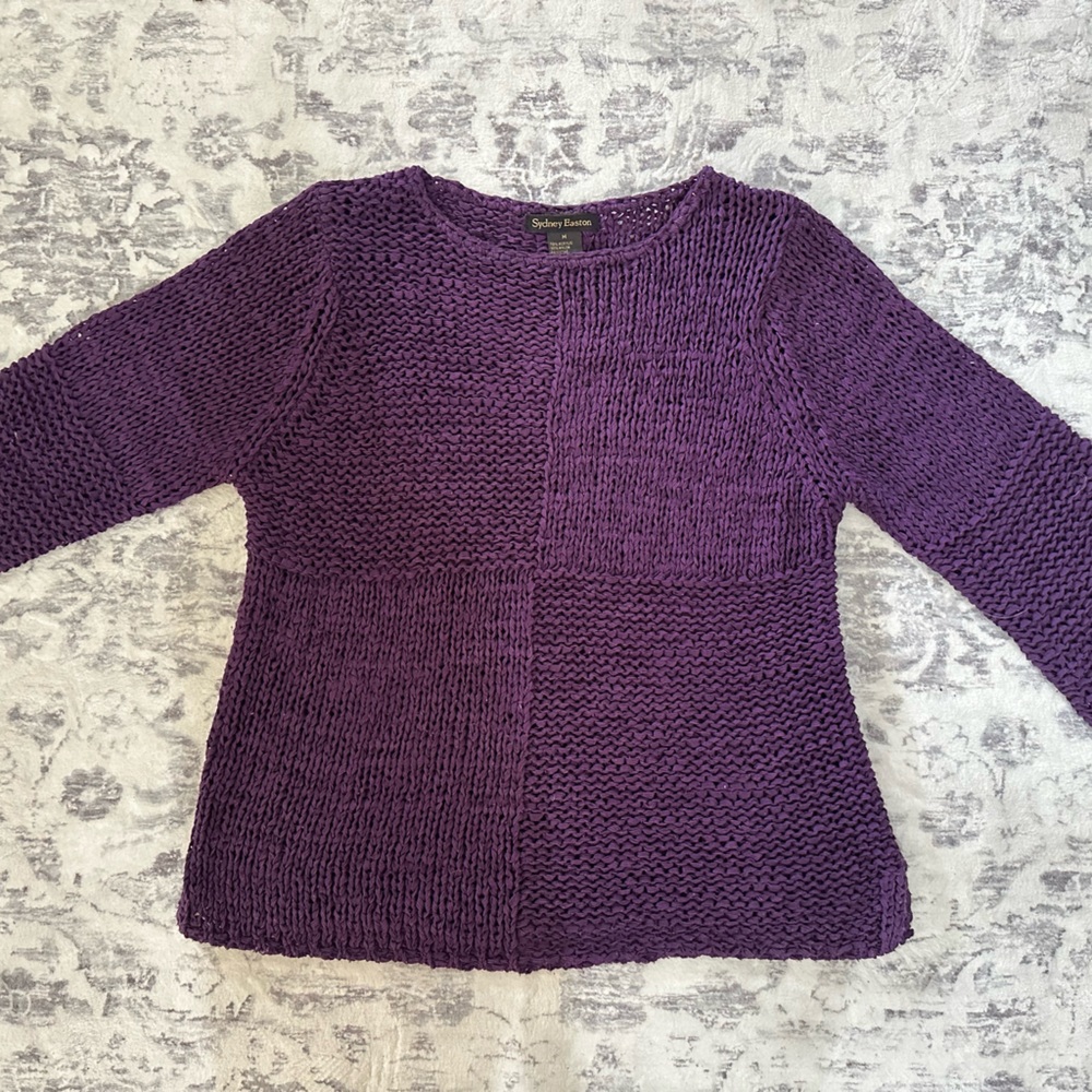 Beautiful mid light sweater size medium, beautiful Blum purple aubergine color